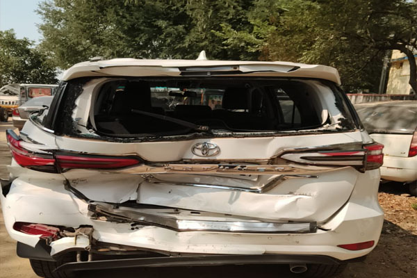 CCL ಪಂದ್ಯ ಮುಗಿಸಿ ಬರುವಾಗ ರಸ್ತೆ ಅಪಘಾತ: ಮಾಜಿ ಸಚಿವ ರಾಜೂ ಗೌಡ ಪ್ರಾಣಾಪಾಯದಿಂದ ಪಾರು